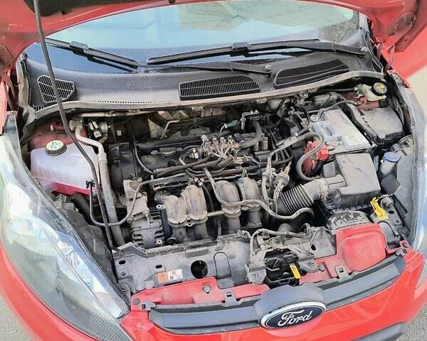 Красный Форд Фиеста, объемом двигателя 1.4 л и пробегом 132 тыс. км за 6830 $, фото 41 на Automoto.ua