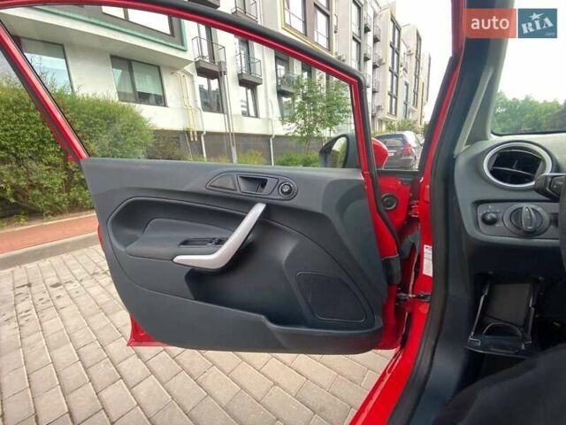 Красный Форд Фиеста, объемом двигателя 1.4 л и пробегом 132 тыс. км за 6830 $, фото 29 на Automoto.ua