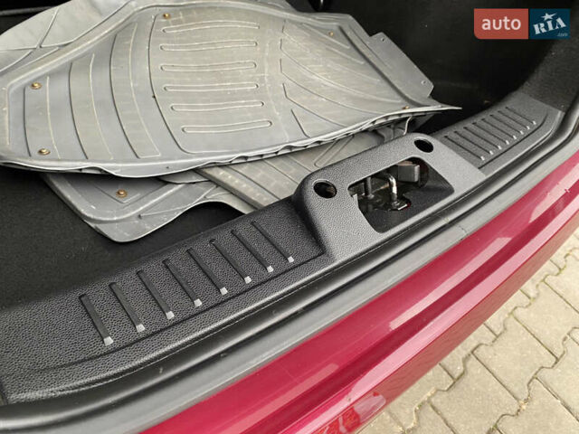 Красный Форд Фиеста, объемом двигателя 1.4 л и пробегом 65 тыс. км за 8300 $, фото 90 на Automoto.ua