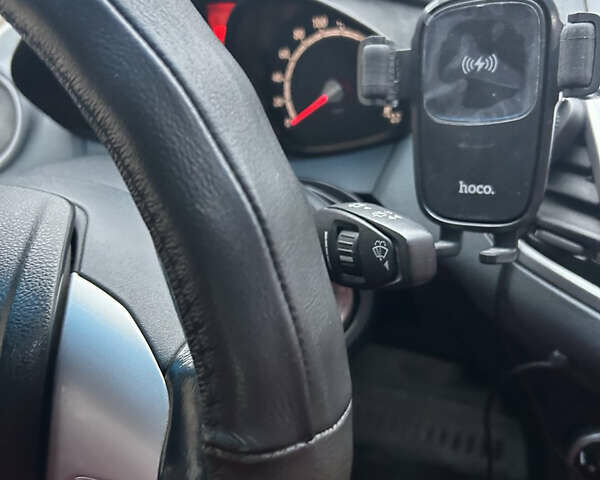 Форд Фиеста 2011 в Виннице на Automoto.ua Красный Форд Фиеста, объемом двигателя 1.4 л и пробегом 149 тыс. км за 8000 $, фото 6 на Automoto.ua