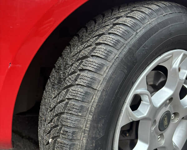 Червоний Форд Фієста, об'ємом двигуна 1.24 л та пробігом 148 тис. км за 5500 $, фото 7 на Automoto.ua