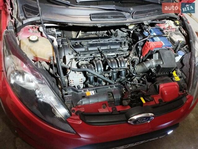 Червоний Форд Фієста, об'ємом двигуна 1.24 л та пробігом 62 тис. км за 6250 $, фото 7 на Automoto.ua