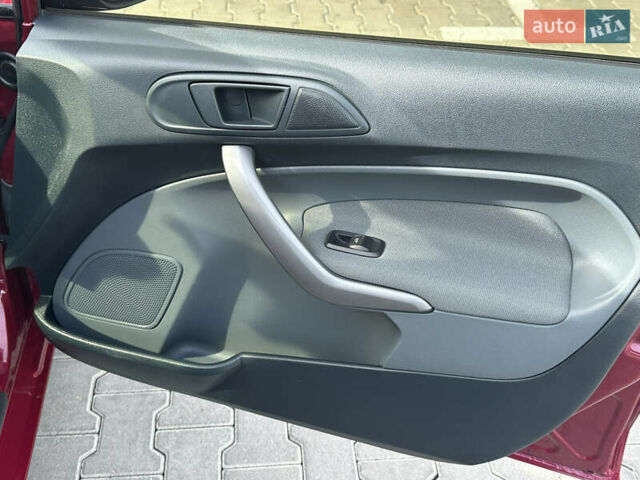 Форд Фиеста 2011 в Одессе на Automoto.ua Красный Форд Фиеста, объемом двигателя 1.4 л и пробегом 65 тыс. км за 7300 $, фото 41 на Automoto.ua