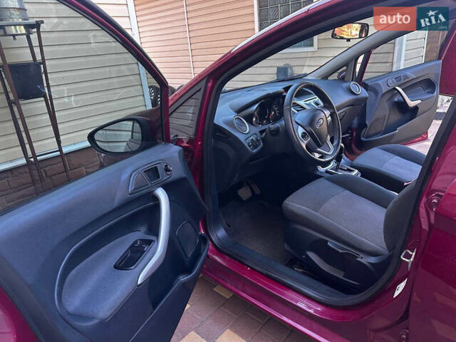 Форд Фиеста 2011 в Кременчуге на Automoto.ua Красный Форд Фиеста, объемом двигателя 1.4 л и пробегом 114 тыс. км за 7800 $, фото 12 на Automoto.ua