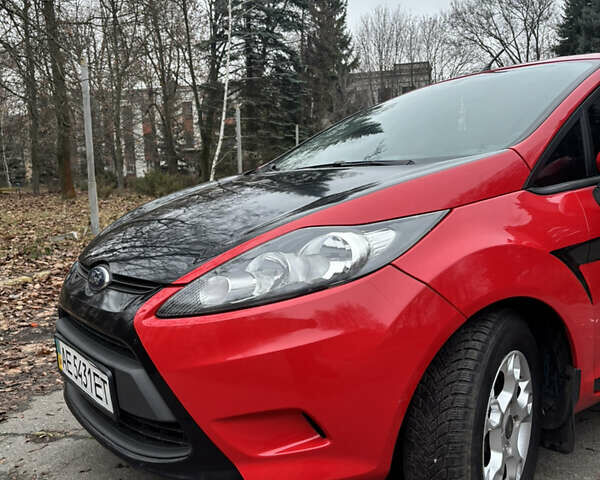 Червоний Форд Фієста, об'ємом двигуна 1.24 л та пробігом 148 тис. км за 5500 $, фото 6 на Automoto.ua