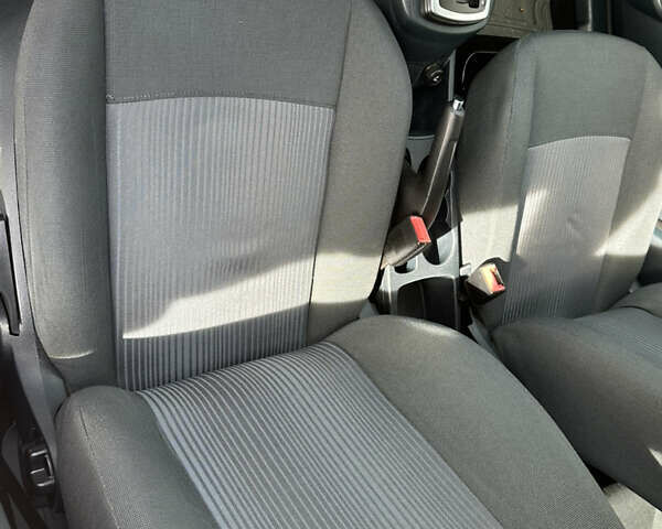 Форд Фиеста 2011 в Одессе на Automoto.ua Красный Форд Фиеста, объемом двигателя 1.4 л и пробегом 65 тыс. км за 7300 $, фото 35 на Automoto.ua