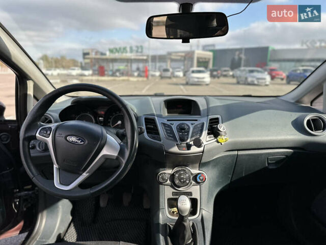 Форд Фієста 2011 у Києві на Automoto.ua Червоний Форд Фієста, об'ємом двигуна 1.24 л та пробігом 170 тис. км за 5500 $, фото 9 на Automoto.ua