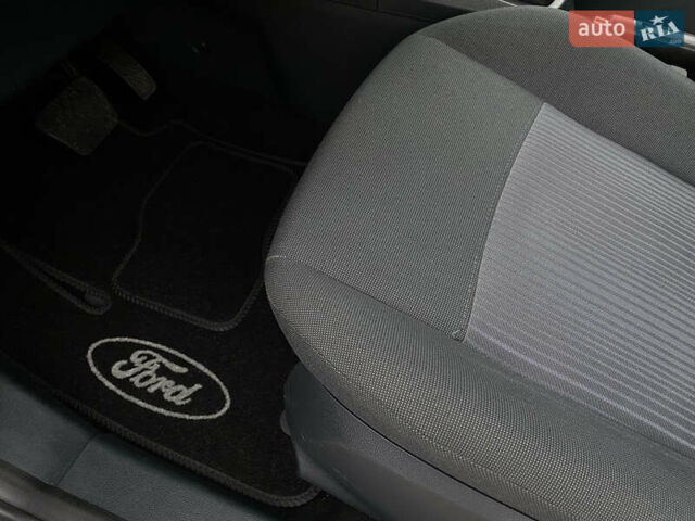 Красный Форд Фиеста, объемом двигателя 1.4 л и пробегом 65 тыс. км за 8300 $, фото 46 на Automoto.ua