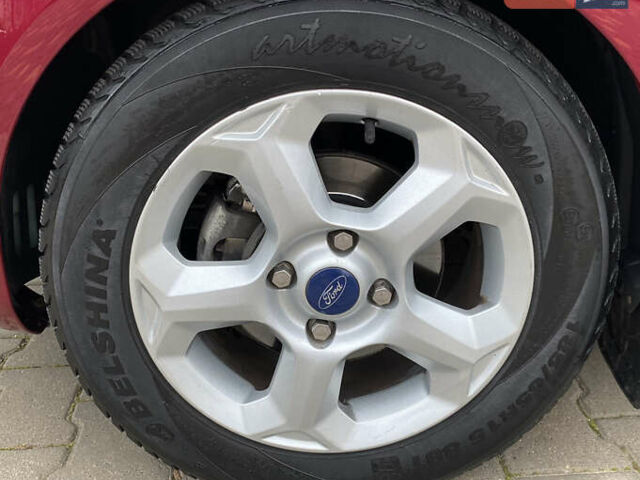 Красный Форд Фиеста, объемом двигателя 1.4 л и пробегом 65 тыс. км за 8300 $, фото 6 на Automoto.ua