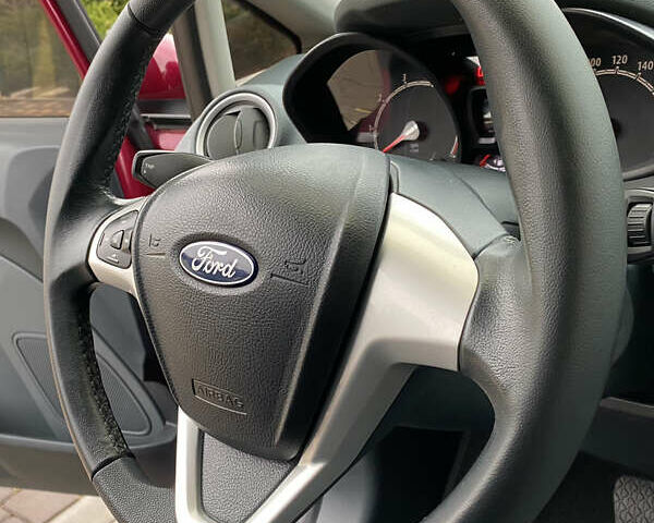 Красный Форд Фиеста, объемом двигателя 1.4 л и пробегом 65 тыс. км за 8300 $, фото 79 на Automoto.ua