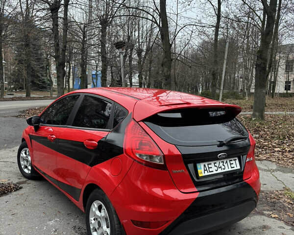 Червоний Форд Фієста, об'ємом двигуна 1.24 л та пробігом 148 тис. км за 5500 $, фото 4 на Automoto.ua