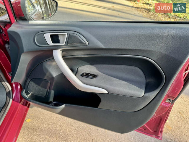 Форд Фиеста 2011 в Киеве на Automoto.ua Красный Форд Фиеста, объемом двигателя 1.4 л и пробегом 157 тыс. км за 6600 $, фото 4 на Automoto.ua
