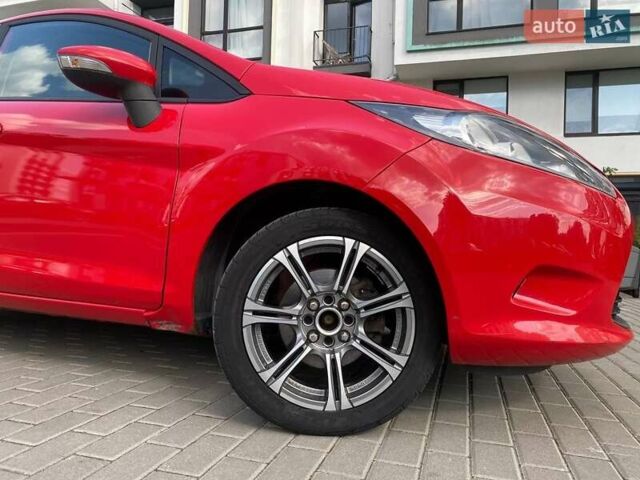 Красный Форд Фиеста, объемом двигателя 1.4 л и пробегом 132 тыс. км за 6830 $, фото 5 на Automoto.ua