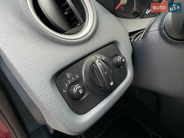 Красный Форд Фиеста, объемом двигателя 1.4 л и пробегом 65 тыс. км за 8300 $, фото 50 на Automoto.ua