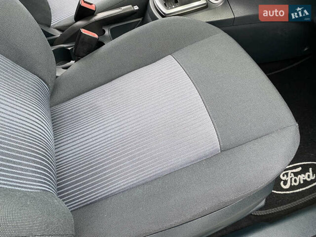 Красный Форд Фиеста, объемом двигателя 1.4 л и пробегом 65 тыс. км за 8300 $, фото 85 на Automoto.ua