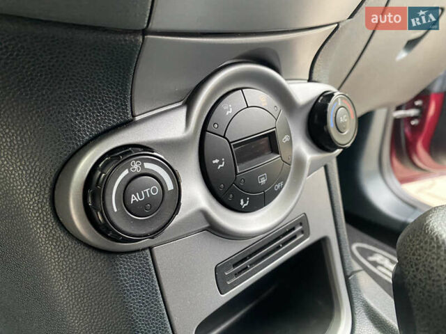 Красный Форд Фиеста, объемом двигателя 1.4 л и пробегом 65 тыс. км за 8300 $, фото 61 на Automoto.ua