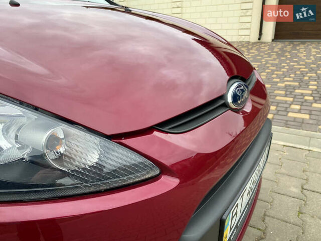 Красный Форд Фиеста, объемом двигателя 1.4 л и пробегом 65 тыс. км за 8300 $, фото 9 на Automoto.ua