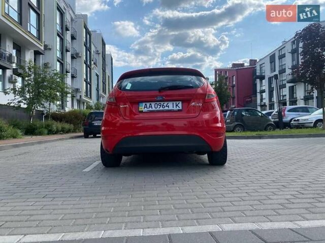Красный Форд Фиеста, объемом двигателя 1.4 л и пробегом 132 тыс. км за 6830 $, фото 3 на Automoto.ua