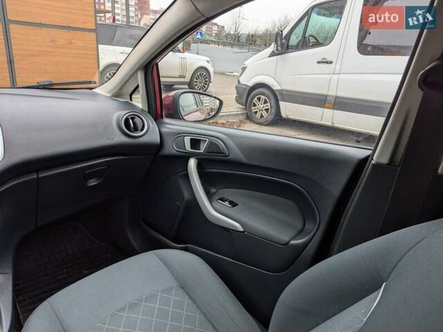 Червоний Форд Фієста, об'ємом двигуна 1.4 л та пробігом 134 тис. км за 5750 $, фото 7 на Automoto.ua