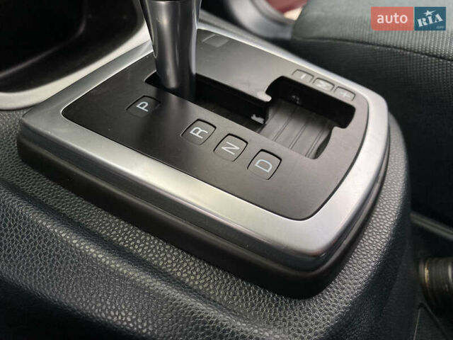 Красный Форд Фиеста, объемом двигателя 1.4 л и пробегом 65 тыс. км за 8300 $, фото 59 на Automoto.ua