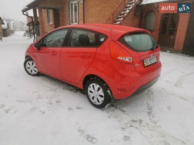Червоний Форд Фієста, об'ємом двигуна 1.39 л та пробігом 33 тис. км за 7600 $, фото 5 на Automoto.ua