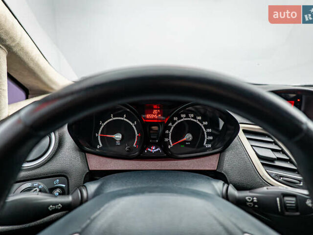 Красный Форд Фиеста, объемом двигателя 1.2 л и пробегом 186 тыс. км за 5664 $, фото 12 на Automoto.ua