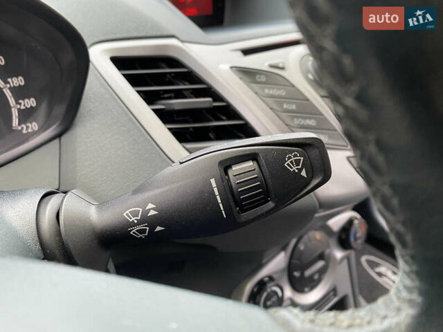 Красный Форд Фиеста, объемом двигателя 1.4 л и пробегом 65 тыс. км за 8300 $, фото 57 на Automoto.ua