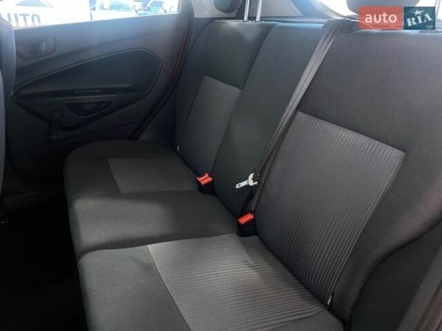 Червоний Форд Фієста, об'ємом двигуна 1.39 л та пробігом 157 тис. км за 6950 $, фото 10 на Automoto.ua