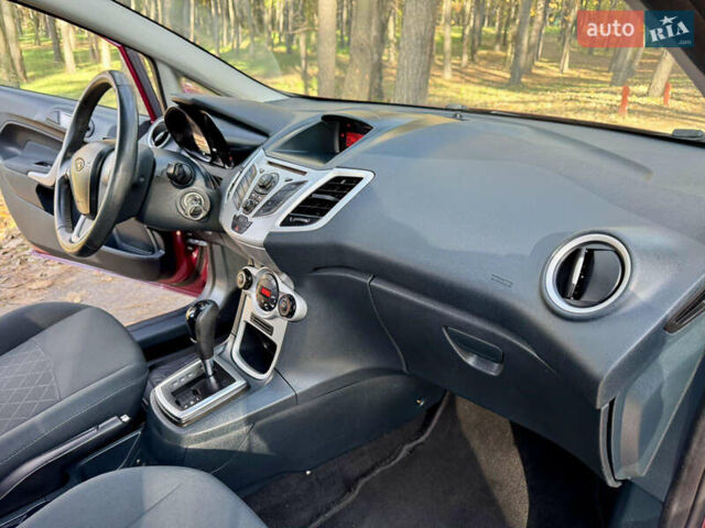 Форд Фиеста 2011 в Киеве на Automoto.ua Красный Форд Фиеста, объемом двигателя 1.4 л и пробегом 157 тыс. км за 6600 $, фото 21 на Automoto.ua