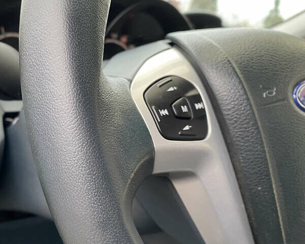 Красный Форд Фиеста, объемом двигателя 1.4 л и пробегом 65 тыс. км за 8300 $, фото 81 на Automoto.ua