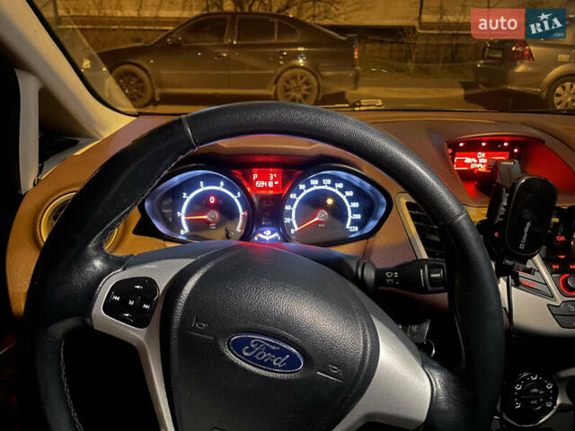 Червоний Форд Фієста, об'ємом двигуна 1.4 л та пробігом 160 тис. км за 5800 $, фото 2 на Automoto.ua