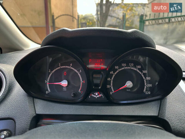 Форд Фиеста 2011 в Львове на Automoto.ua Красный Форд Фиеста, объемом двигателя 1.39 л и пробегом 118 тыс. км за 6800 $, фото 13 на Automoto.ua