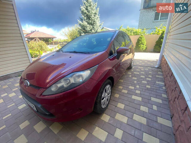 Форд Фиеста 2011 в Кременчуге на Automoto.ua Красный Форд Фиеста, объемом двигателя 1.4 л и пробегом 114 тыс. км за 7800 $, фото 2 на Automoto.ua