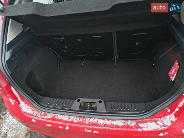 Красный Форд Фиеста, объемом двигателя 1.24 л и пробегом 227 тыс. км за 4450 $, фото 7 на Automoto.ua