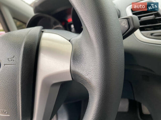 Красный Форд Фиеста, объемом двигателя 1.4 л и пробегом 65 тыс. км за 8300 $, фото 80 на Automoto.ua