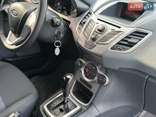 Форд Фиеста 2011 в Одессе на Automoto.ua Красный Форд Фиеста, объемом двигателя 1.4 л и пробегом 65 тыс. км за 7300 $, фото 43 на Automoto.ua