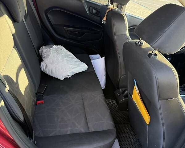 Красный Форд Фиеста, объемом двигателя 1.6 л и пробегом 120 тыс. км за 6800 $, фото 9 на Automoto.ua