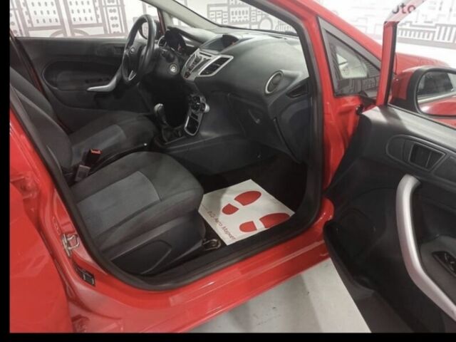 Красный Форд Фиеста, объемом двигателя 1.2 л и пробегом 129 тыс. км за 5500 $, фото 19 на Automoto.ua