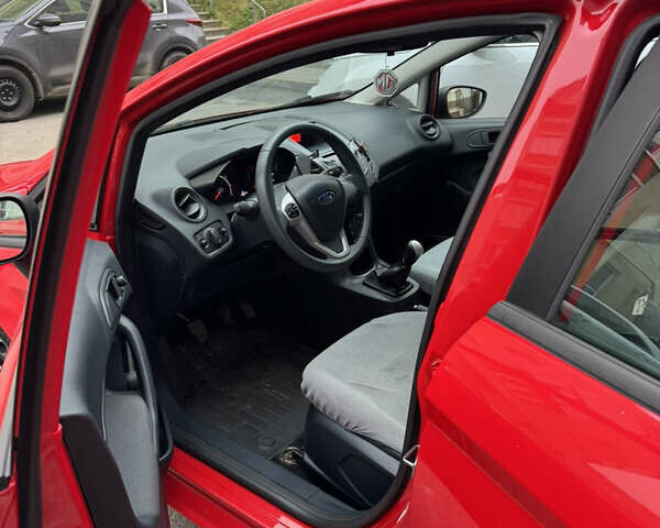 Червоний Форд Фієста, об'ємом двигуна 1.25 л та пробігом 72 тис. км за 6000 $, фото 6 на Automoto.ua