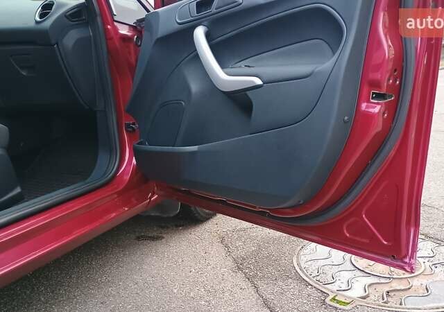 Красный Форд Фиеста, объемом двигателя 1.39 л и пробегом 118 тыс. км за 7000 $, фото 40 на Automoto.ua