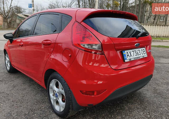 Красный Форд Фиеста, объемом двигателя 1.4 л и пробегом 193 тыс. км за 7500 $, фото 6 на Automoto.ua