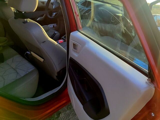 Червоний Форд Фієста, об'ємом двигуна 1.6 л та пробігом 226 тис. км за 6800 $, фото 2 на Automoto.ua