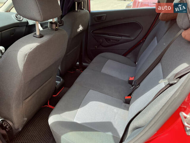 Червоний Форд Фієста, об'ємом двигуна 1.24 л та пробігом 132 тис. км за 6200 $, фото 5 на Automoto.ua