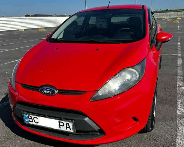 Красный Форд Фиеста, объемом двигателя 1.4 л и пробегом 200 тыс. км за 5900 $, фото 5 на Automoto.ua