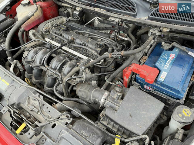 Красный Форд Фиеста, объемом двигателя 1.6 л и пробегом 237 тыс. км за 6500 $, фото 31 на Automoto.ua