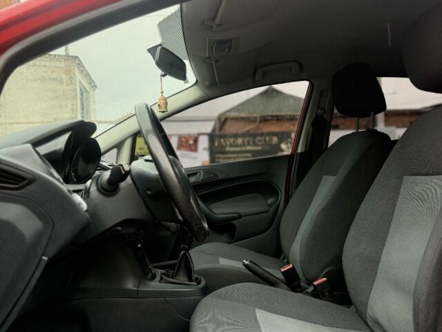 Форд Фиеста 2012 в Лубнах на Automoto.ua Красный Форд Фиеста, объемом двигателя 1.2 л и пробегом 211 тыс. км за 4399 $, фото 11 на Automoto.ua