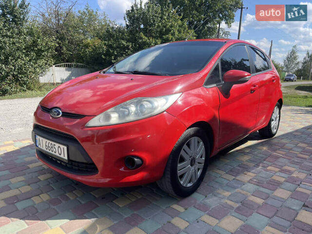 Червоний Форд Фієста, об'ємом двигуна 1.24 л та пробігом 205 тис. км за 3999 $, фото 7 на Automoto.ua