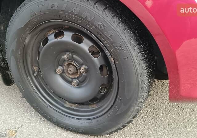 Красный Форд Фиеста, объемом двигателя 1.39 л и пробегом 118 тыс. км за 7000 $, фото 18 на Automoto.ua