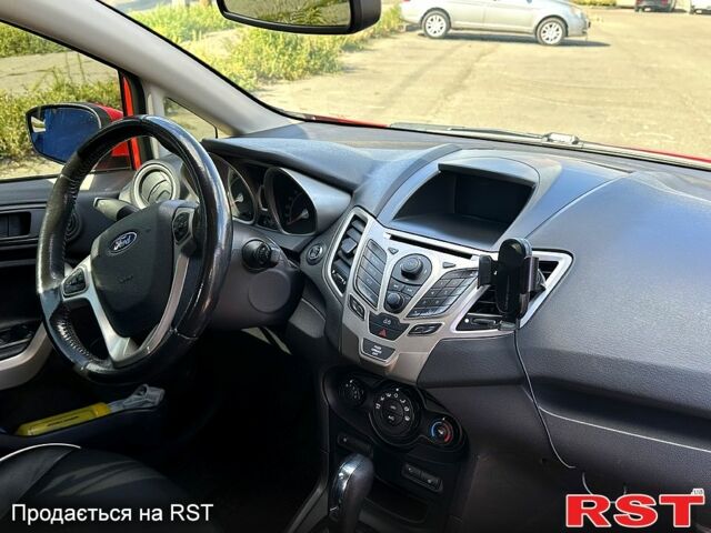 Красный Форд Фиеста, объемом двигателя 1.6 л и пробегом 250 тыс. км за 6000 $, фото 2 на Automoto.ua