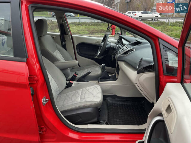Красный Форд Фиеста, объемом двигателя 1.6 л и пробегом 237 тыс. км за 6500 $, фото 26 на Automoto.ua